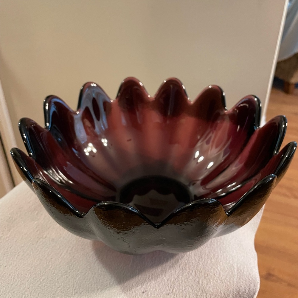 BLENKO GLASS   Blenko Amethyst Lotus Flower bowl.  Purple Scalloped Glass Bowl. - Picture 8 of 8